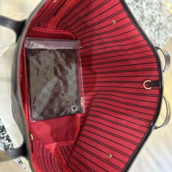 Louis Vuitton Neverfull MM - LIKE NEW - Picture 5 of 5